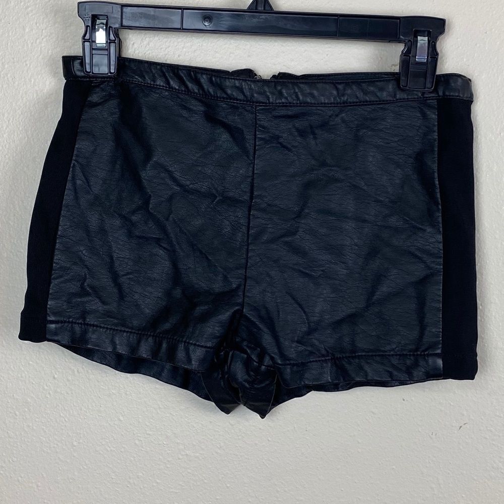 FOREVER 21 BLACK FAUX LEATHER SHORTS SIZE SMALL